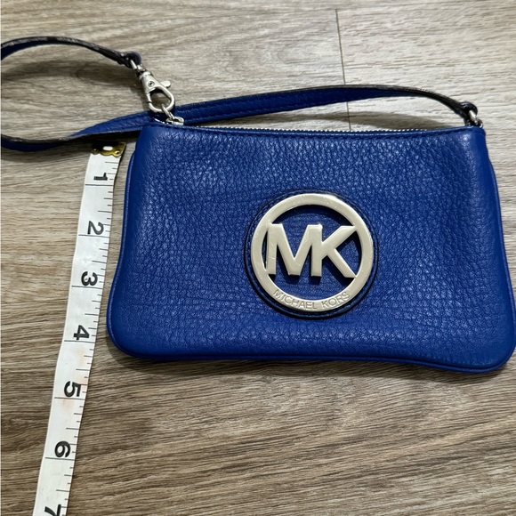MICHAEL KORS FULTON TopZip Leather Wristlet - Picture 3 of 15